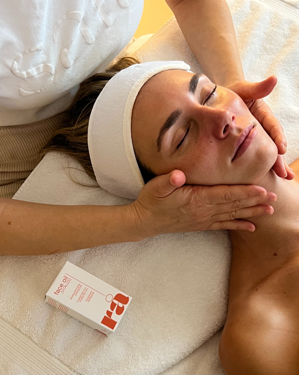råvi x rilaks gua sha facial